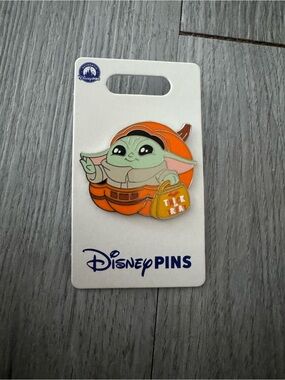 Disney Grogu Pumpkin Trick-or-Treat Enamel Pin - Orange & Green